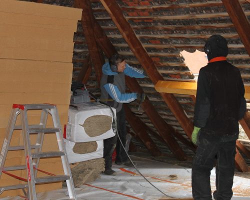 Chantier d'isolation de rampant de toiture